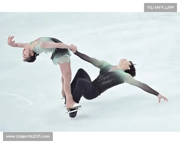 加拿大站德国双人滑组合短节目表现近乎完美，单跳同步性待改进